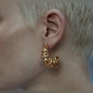 NWOT Zara twist hoop earring gold